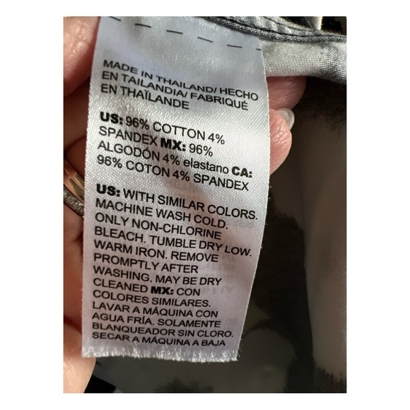 Chico’s Long Sleeve No Iron Black Floral Button Down Stretch Tunic Sz 2.5 US 14 - Picture 13 of 15